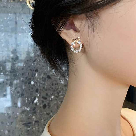 Business Chic White Pearls Stud Earring