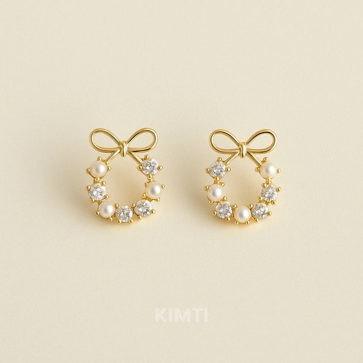 Business Chic White Pearls Stud Earring