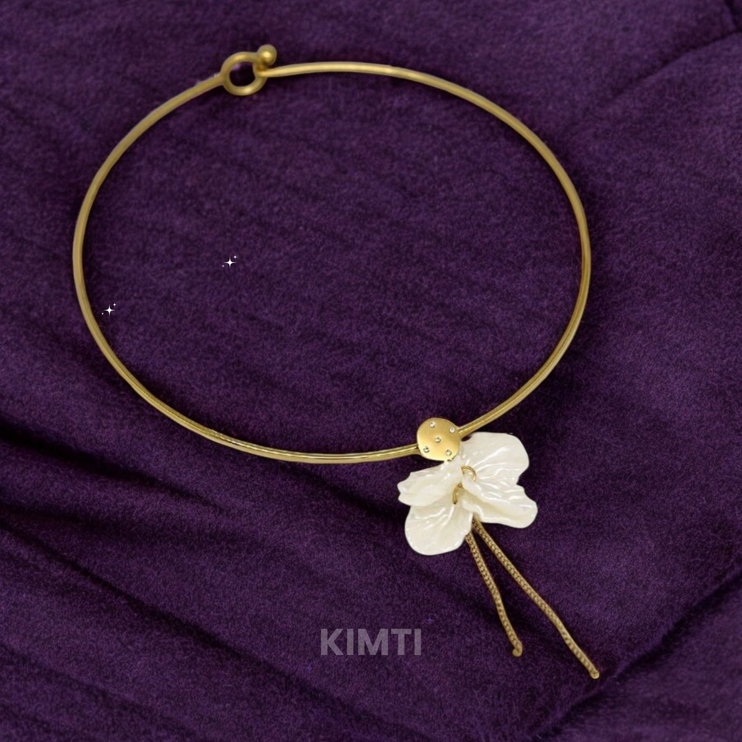 White Flowers Chokers Necklaces