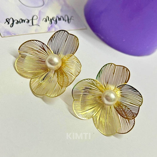 Zara Dupe Golden Stud Earring