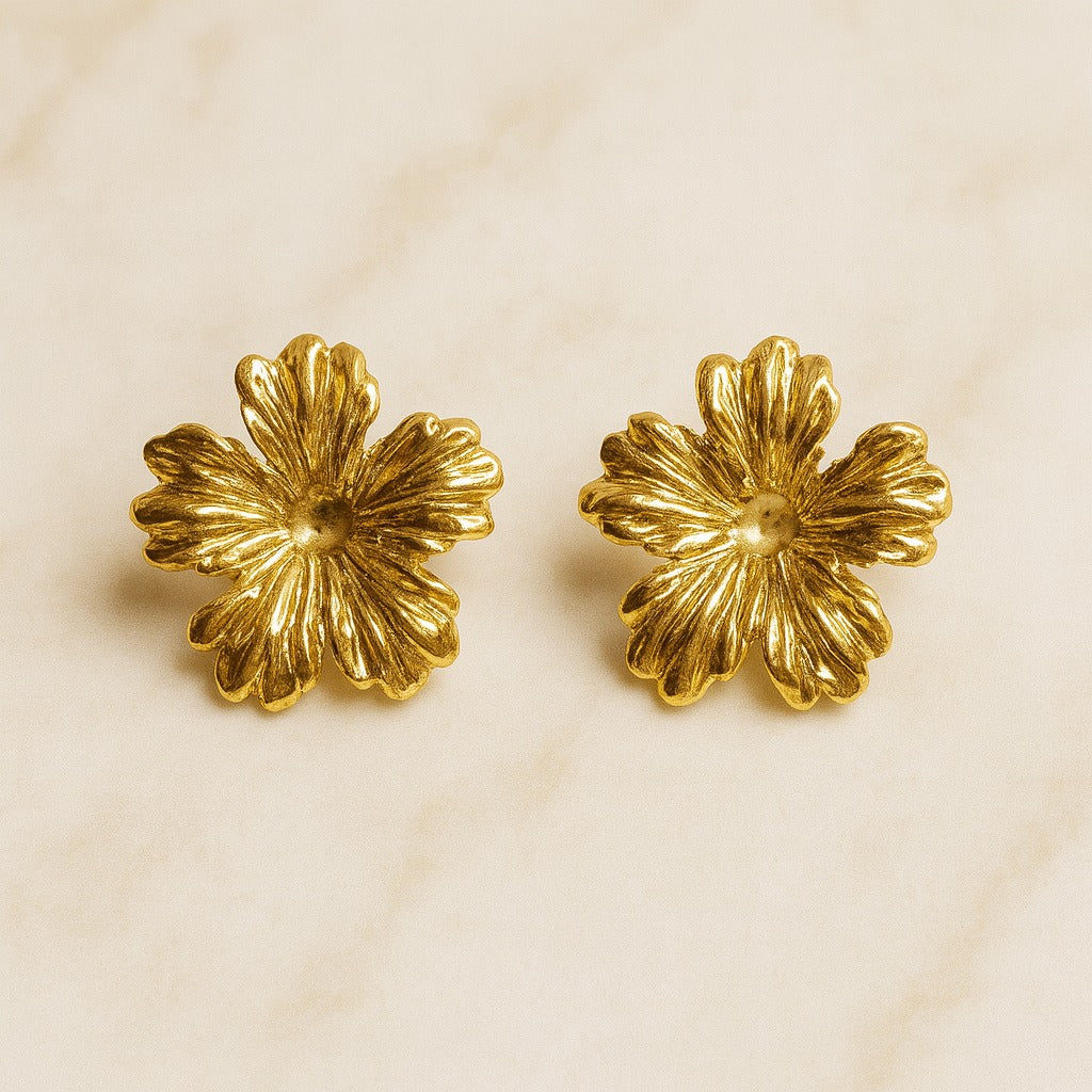 18k gold plated Luxe Petal Glow Stud earring