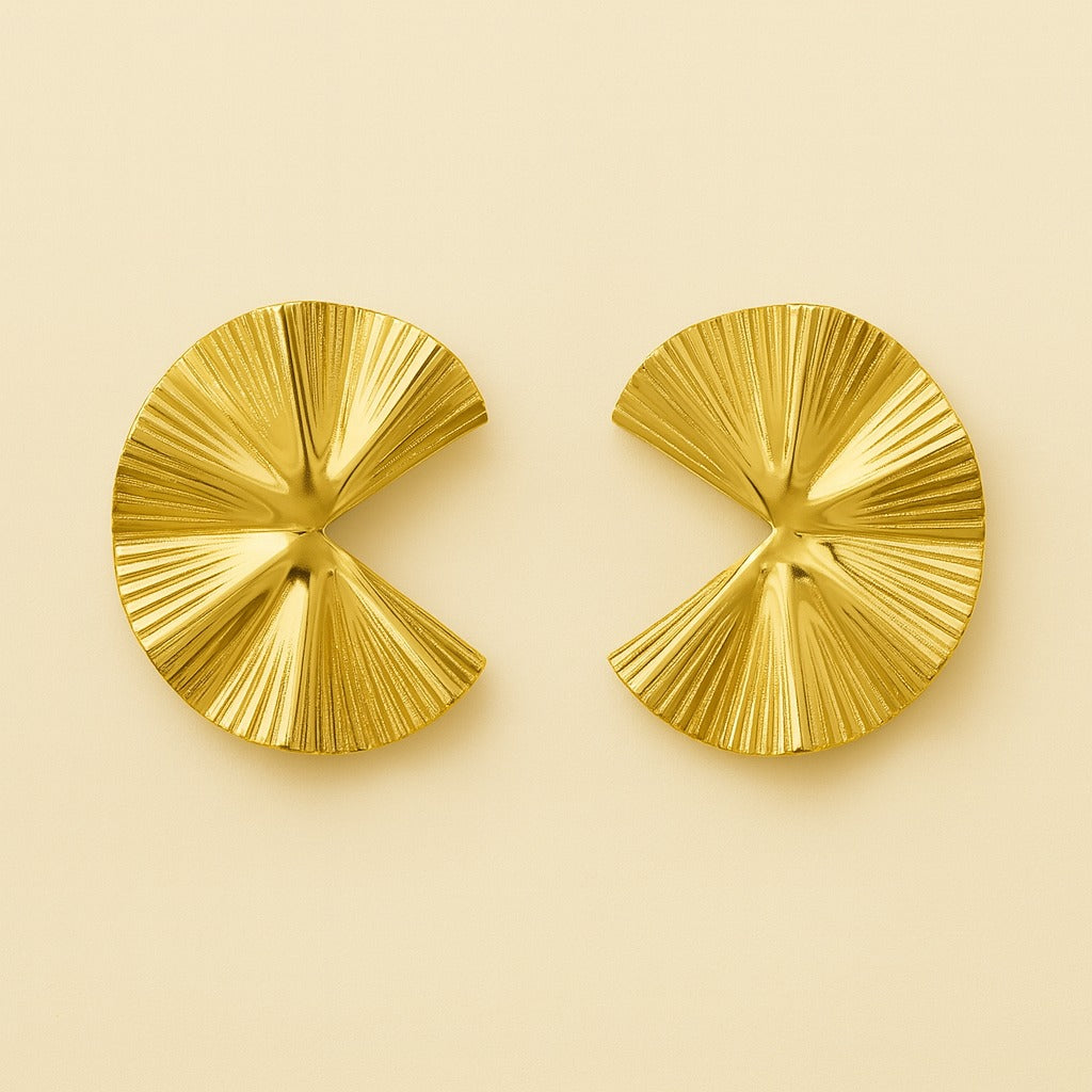 18k gold plated Twilight Gleam stud earring